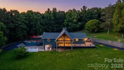 97 Whippoorwill Ln, Fairview, NC 28730