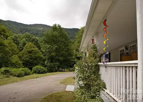 165 Peepeye Cove Rd, Leicester, NC 28748