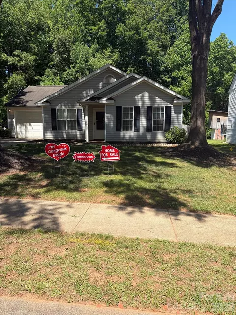 8019 Shiny Meadow Ln, Charlotte, NC 28215