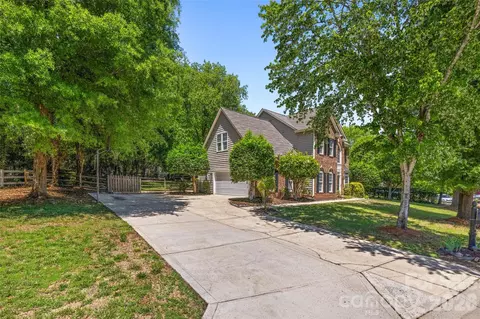 Exterior - 620 E Cheval Dr, Fort Mill, SC 29708 photo 6 of 7