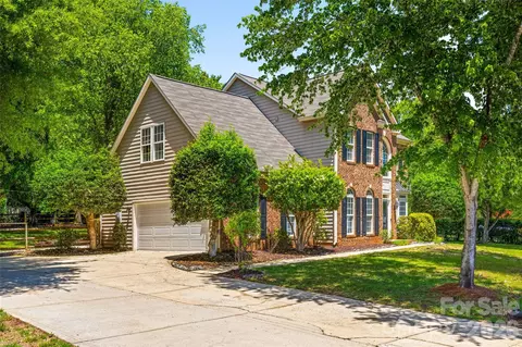 Exterior - 620 E Cheval Dr, Fort Mill, SC 29708 photo 2 of 7