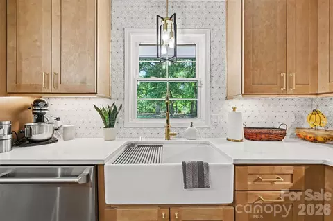 Kitchen - 2313 Rainbrook Dr, Monroe, NC 28112 photo 5 of 6