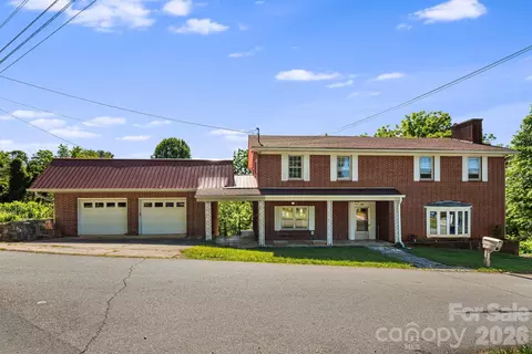 284 Chestnut St, Mars Hill, NC 28754
