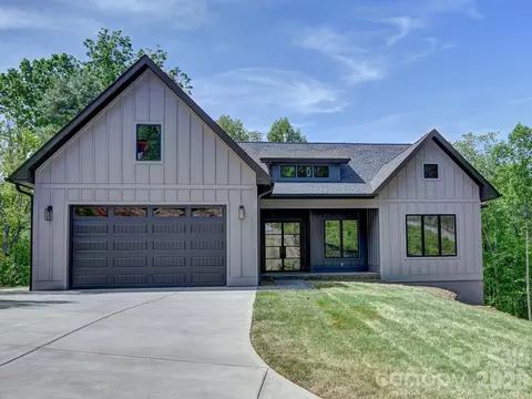 18 Erin Glen Ct, Fairview, NC 28730