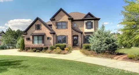 1009 Princessa Dr, Matthews, NC 28104