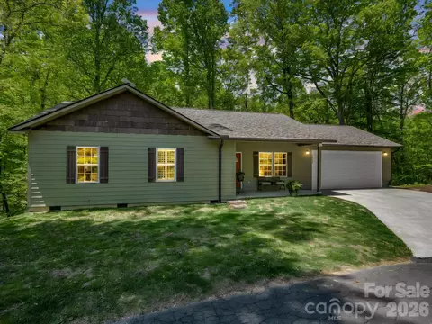 135 Half Moon Ln, Brevard, NC 28712