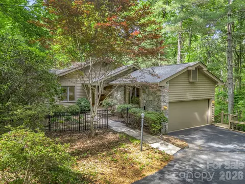 118 Timber Creek Rd, Hendersonville, NC 28739