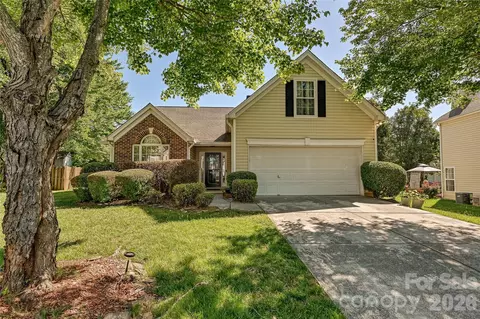 9942 Gray Dove Ct, Charlotte, NC 28216