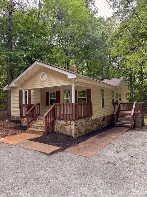 3910 Oakwood Cir, Iron Station, NC 28080