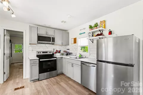 9937 Harwood Ln, Charlotte, NC 28214