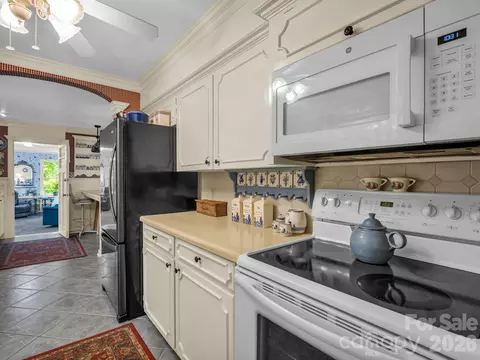 Kitchen - 57 Tate Ln, Tryon, NC 28782 photo 2 of 4