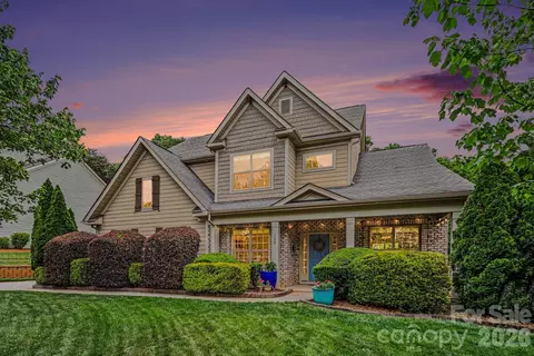 125 Lakeshore Hills Dr, Mooresville, NC 28117