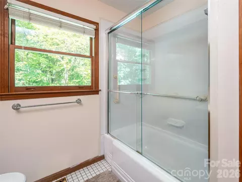 Bath - 146 Fairmont Rd, Candler, NC 28715 photo 3 of 4