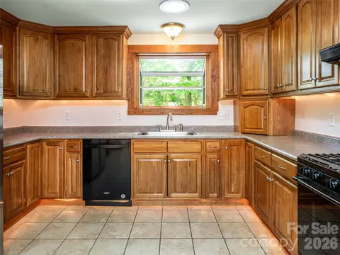 Kitchen - 146 Fairmont Rd, Candler, NC 28715 photo 3 of 4