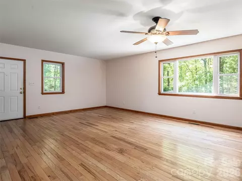 Living - 146 Fairmont Rd, Candler, NC 28715 photo 5 of 7