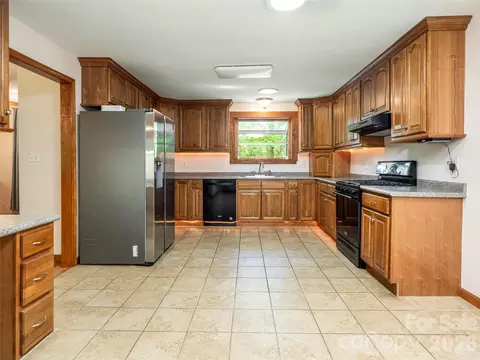 Kitchen - 146 Fairmont Rd, Candler, NC 28715 photo 2 of 4