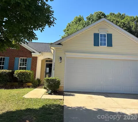 1528 Oakdale Green Dr, Charlotte, NC 28216
