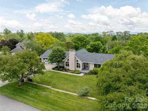 8 Scenic View Rd, Weaverville, NC 28787