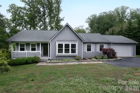 104 Richards Dr, Hendersonville, NC 28792