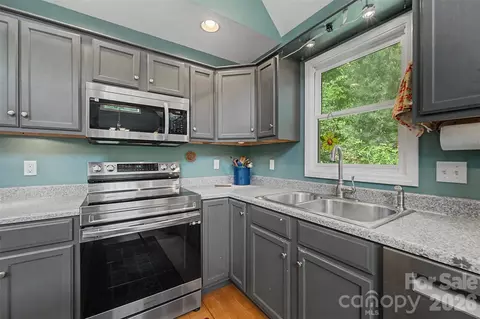 Kitchen - 110 Wyoming Dr, Sylva, NC 28779 photo 2 of 2