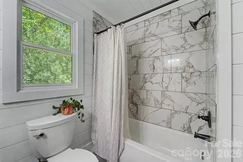 Bath - 110 Wyoming Dr, Sylva, NC 28779 photo 3 of 3