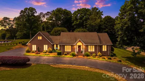 3650 Foxboro Ne Ln NE, Hickory, NC 28601