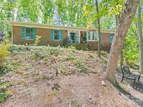 5 Sunny Ridge Dr, Asheville, NC 28804