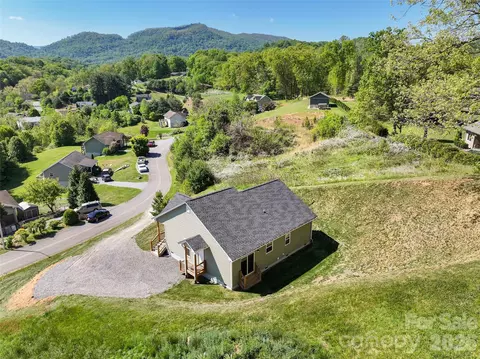 View/Area - 373 Barefoot Rdg, Clyde, NC 28721 photo 3 of 5