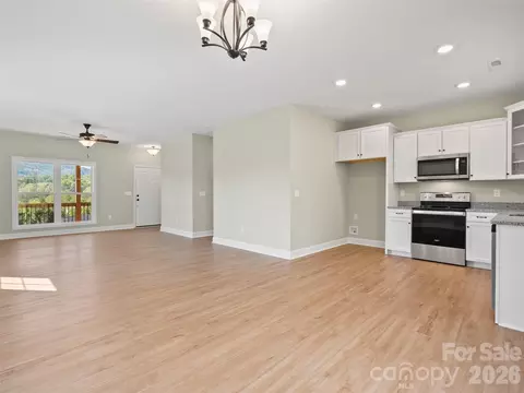 Living - 373 Barefoot Rdg, Clyde, NC 28721 photo 5 of 6