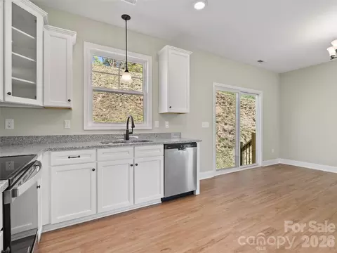 Kitchen - 373 Barefoot Rdg, Clyde, NC 28721 photo 1 of 2