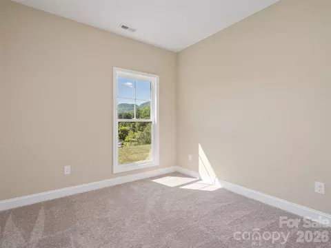 Bedroom - 373 Barefoot Rdg, Clyde, NC 28721 photo 5 of 6