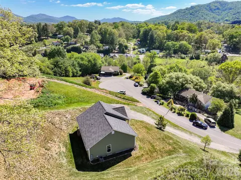 View/Area - 373 Barefoot Rdg, Clyde, NC 28721 photo 4 of 5