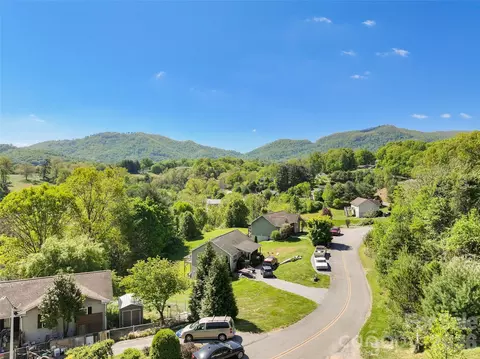 View/Area - 373 Barefoot Rdg, Clyde, NC 28721 photo 2 of 5