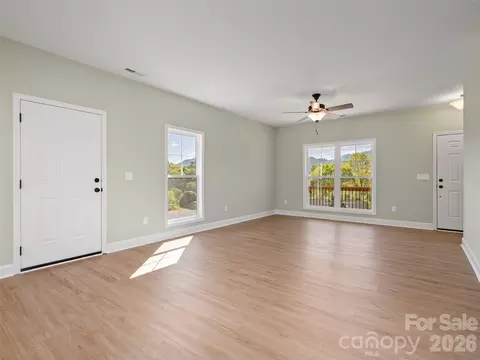 Living - 373 Barefoot Rdg, Clyde, NC 28721 photo 2 of 6