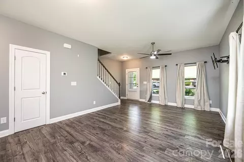 Living - 1809 Edgewater Nw Dr NW, Conover, NC 28613 photo 2 of 3