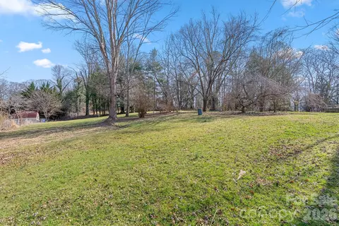 99999 Fairfield Dr, Candler, NC 28715