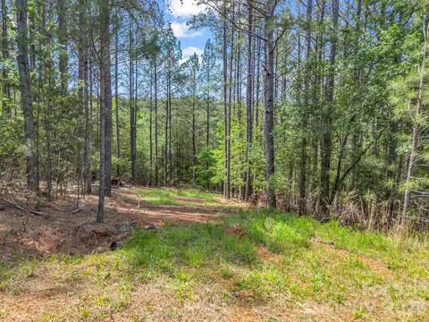 111 Cranberry Ln, Mooresboro, NC 28114