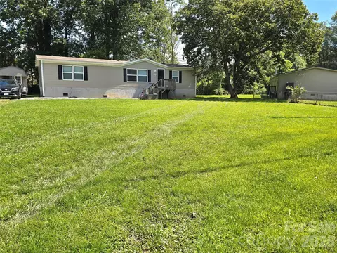 221 Turkey Pen Gap Rd, Horse Shoe, NC 28742