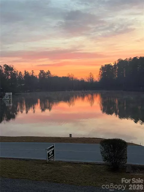 183 Oscelake Way, Hendersonville, NC 28739