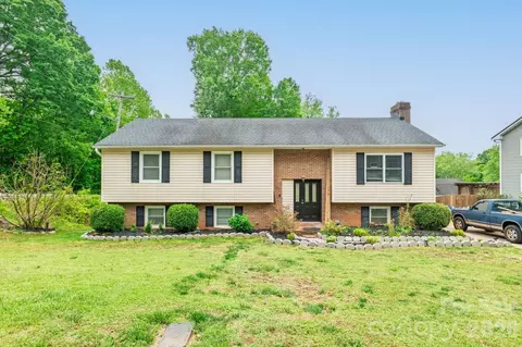501 Old Farm Rd, Statesville, NC 28625