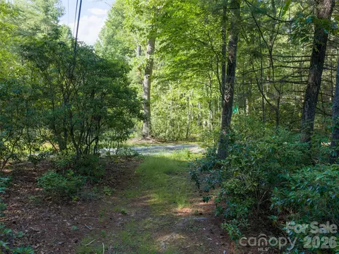 000 Mountain Laurel Ln, Fletcher, NC 28732