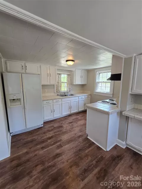 Kitchen - 184 Cabarrus E Ave E, Concord, NC 28025 photo 3 of 5
