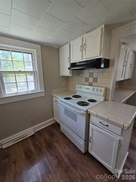 Kitchen - 184 Cabarrus E Ave E, Concord, NC 28025 photo 4 of 5