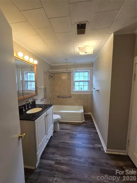 Bath - 184 Cabarrus E Ave E, Concord, NC 28025 photo 1 of 3