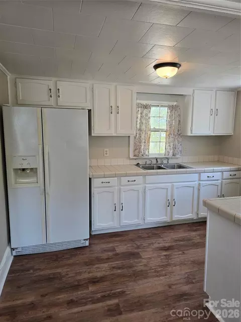 Kitchen - 184 Cabarrus E Ave E, Concord, NC 28025 photo 2 of 5