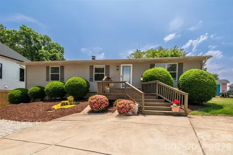 21205 Rio Oro Dr, Cornelius, NC 28031