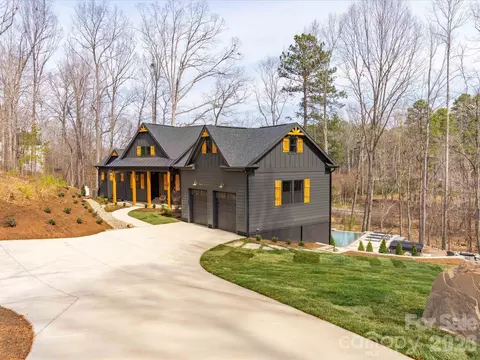 562 Normandy Rd, Mooresville, NC 28117