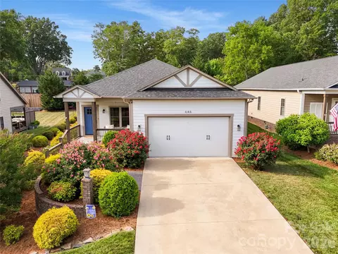 646 13th Avenue Nw Pl NW, Hickory, NC 28601