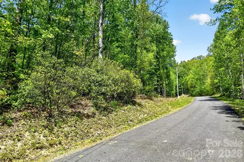 7 Gateway Pkwy, Old Fort, NC 28762