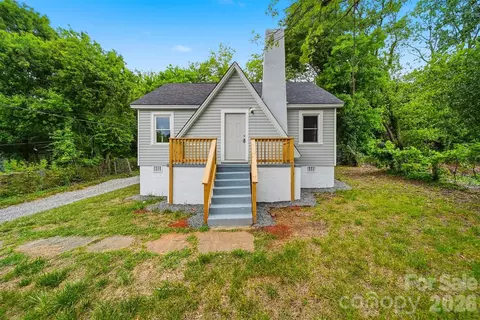 912 S Center St, Hickory, NC 28602